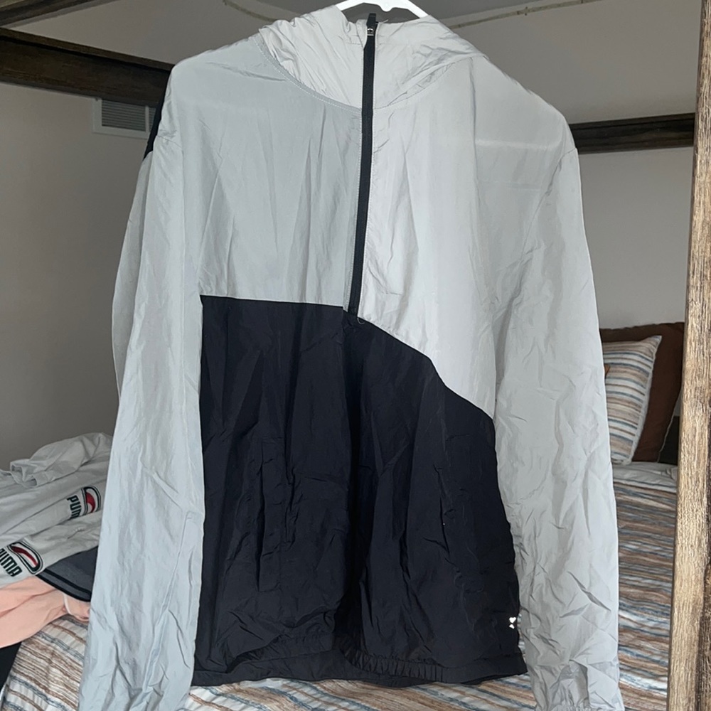 Men’s Gray & black windbreaker 🩶🖤